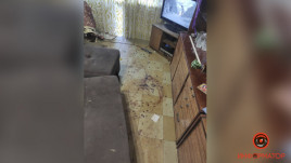 В Днепре на Поля пьяный мужчина убил свою мать: труп 4 дня пролежал в квартире 18+ В Днепре на Поля пьяный мужчина убил свою мать: труп 4 дня пролежал в квартире 18+