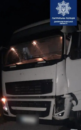 В Каменском районе Днепропетровщины грузовик насмерть сбил пешехода В Каменском районе Днепропетровщины грузовик насмерть сбил пешехода