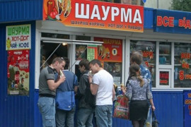 В Каменском люди массово отравились шаурмой из киоска