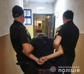 В Днепре мужчину задержали за развращение несовершеннолетней В Днепре мужчину задержали за развращение несовершеннолетней