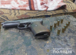 В Каменском изъяли пистолет и патроны В Каменском изъяли пистолет и патроны
