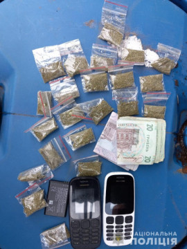 В Каменском районе у местного жителя нашли 22 слип-пакета с каннабисом В Каменском районе у местного жителя нашли 22 слип-пакета с каннабисом
