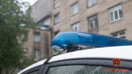 В Днепре молодая женщина выбросилась из окна 5-го этажа В Днепре молодая женщина выбросилась из окна 5-го этажа