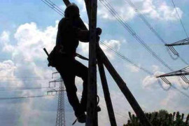 Под Днепром пенсионера убило током во время ремонта линии электропередачи Под Днепром пенсионера убило током во время ремонта линии электропередачи