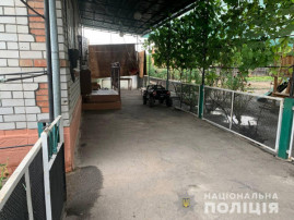 На Днепропетровщине грабитель напал на семью На Днепропетровщине грабитель напал на семью