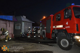 В Днепре на рынке горели торговые павильоны