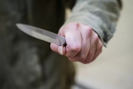 В Днепре мужчина ударил 34-летнюю женщину ножом в живот на глазах у прохожих: пострадавшая умерла в больнице