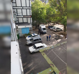 В Днепре мужчина ограбил двоих женщин, закрылся в квартире и застрелился В Днепре мужчина ограбил двоих женщин, закрылся в квартире и застрелился