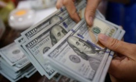 Население скупило валюты за месяц на рекордные $2,6 миллиарда Население скупило валюты за месяц на рекордные $2,6 миллиарда