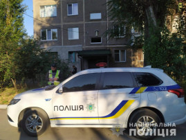 На Днепропетровщине мужчина избил гостя, ударил ножом, вынес из квартиры и оставил умирать в подъезде