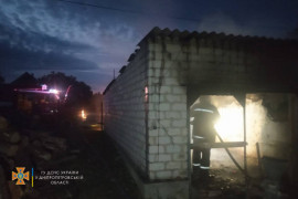 В Каменском районе горел гараж В Каменском районе горел гараж