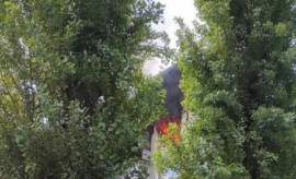 У Кривому Розі чоловік підпалив власну квартиру і зайшов усередину У Кривому Розі чоловік підпалив власну квартиру і зайшов усередину