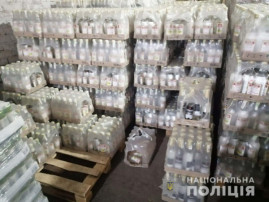 На Днепропетровщине работал канал распространения фальшивого алкоголя На Днепропетровщине работал канал распространения фальшивого алкоголя