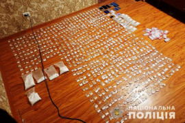 В Днепре задержали наркодилеров, продававших кокаин молодежи В Днепре задержали наркодилеров, продававших кокаин молодежи
