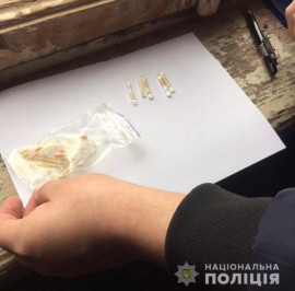 Поліція Кривого Рогу затримала трьох наркозбувачів Поліція Кривого Рогу затримала трьох наркозбувачів