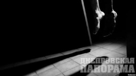 Поссорилась с сожителем: в Днепре женщина повесилась на веревке от крестика Поссорилась с сожителем: в Днепре женщина повесилась на веревке от крестика