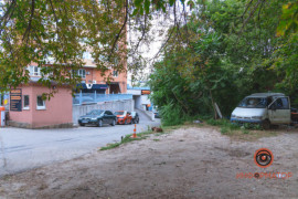 У Дніпрі помер хлопець, який жив в автівці У Дніпрі помер хлопець, який жив в автівці