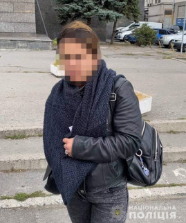 В Днепре задержали серийную воровку мобильных телефонов В Днепре задержали серийную воровку мобильных телефонов