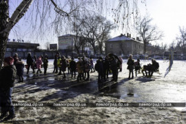 На Днепропетровщине в школе распылили газовый баллончик: учеников эвакуировали