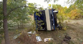 В салоне были дети: на Днепропетровщине рейсовый автобус угодил в кювет В салоне были дети: на Днепропетровщине рейсовый автобус угодил в кювет