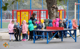 В Днепре произошел пожар в школе В Днепре произошел пожар в школе