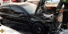 В Кривом Роге случился масштабный пожар на автостоянке В Кривом Роге случился масштабный пожар на автостоянке
