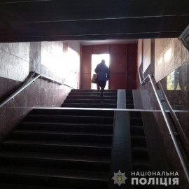 В каменском на железнодорожном вокзале ограбили женщину В каменском на железнодорожном вокзале ограбили женщину