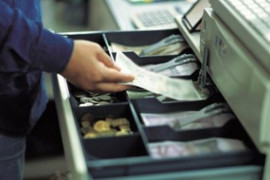 В Каменском мужчина в течение дня ограбил два магазина В Каменском мужчина в течение дня ограбил два магазина