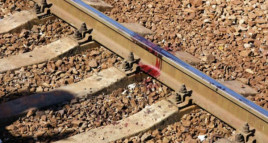 В Днепропетровской области под колесами поезда погиб молодой мужчина В Днепропетровской области под колесами поезда погиб молодой мужчина