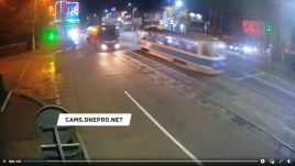 В Каменском бросили камень в трамвай: стала известна причина.Что произошло.