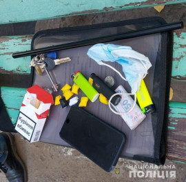 За збут наркотиків шляхом закладок поліцейські затримали мешканця Тернівки За збут наркотиків шляхом закладок поліцейські затримали мешканця Тернівки