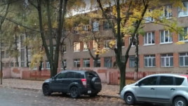 В Днепре в школе №120 мама и сын ногами избили учительницу В Днепре в школе №120 мама и сын ногами избили учительницу