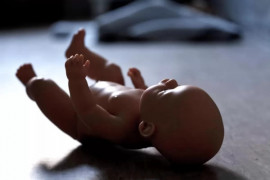 В Днепре мать убила своего четырёхмесячного ребенка, бросив его в окно В Днепре мать убила своего четырёхмесячного ребенка, бросив его в окно
