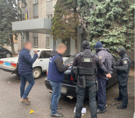 На Днепропетровщине полицейских задержали за взятки