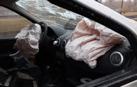 В Днепре такси упало с моста: врачи спасают жизнь двух женщин с переломами позвоночника В Днепре такси упало с моста: врачи спасают жизнь двух женщин с переломами позвоночника