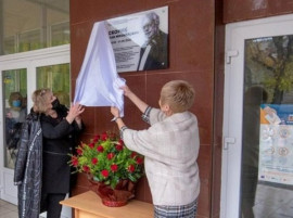 У музичному коледжі Кам'янського відкрили меморіальну дошку композитору Мирославу Скорику