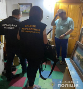 У Дніпрі чоловіка заарештовано за підозрою у розповсюдженні дитячого порно У Дніпрі чоловіка заарештовано за підозрою у розповсюдженні дитячого порно