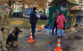 Полиция Мелитополя разыскивает женщину, выбросившую новорожденного в мусорный бак Полиция Мелитополя разыскивает женщину, выбросившую новорожденного в мусорный бак