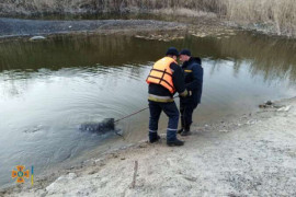 В Днепре из озера достали мертвого мужчину