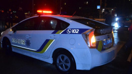 В Кривом Роге 21-летний парень убил мужчину, порезал мать и тётю ножом на глазах у детей В Кривом Роге 21-летний парень убил мужчину, порезал мать и тётю ножом на глазах у детей
