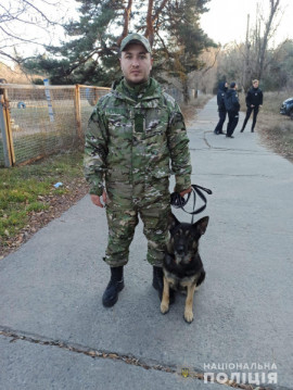 В Днепре служебный пес по следу нашел пропавшего подростка В Днепре служебный пес по следу нашел пропавшего подростка