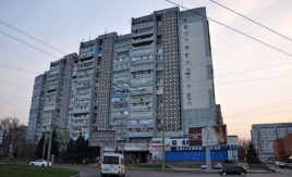 В Днепре возле Дафи курьер Glovo отстреливался от клиента В Днепре возле Дафи курьер Glovo отстреливался от клиента