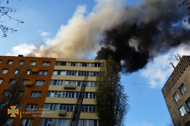 В Днепре горела многоэтажка: спасли 11 человек В Днепре горела многоэтажка: спасли 11 человек