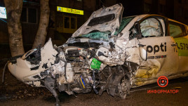 Пытался проскочить: в Днепре на Рабочей столкнулись Skoda и Nissan службы такси Opti Пытался проскочить: в Днепре на Рабочей столкнулись Skoda и Nissan службы такси Opti