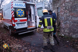 На Днепропетровщине девушка упала в открытый люк На Днепропетровщине девушка упала в открытый люк