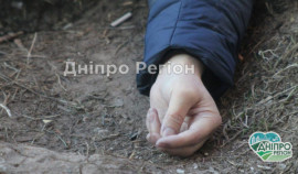 На Дніпропетровщині знайшли тіло невідомого чоловіка, загорнуте в лінолеум На Дніпропетровщині знайшли тіло невідомого чоловіка, загорнуте в лінолеум
