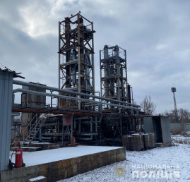 На Днепропетровщине ликвидировали подпольный топливный завод На Днепропетровщине ликвидировали подпольный топливный завод