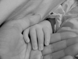 Споткнулся о миску с кипятком: на Днепропетровщине умер 4-летний ребенок