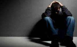 В Каменском местный житель свел счеты с жизнью, повесившись на турнике В Каменском местный житель свел счеты с жизнью, повесившись на турнике