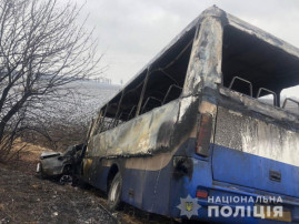 В Днепропетровской области столкнулись и загорелись ВАЗ и автобус с пассажирами: погиб мужчина